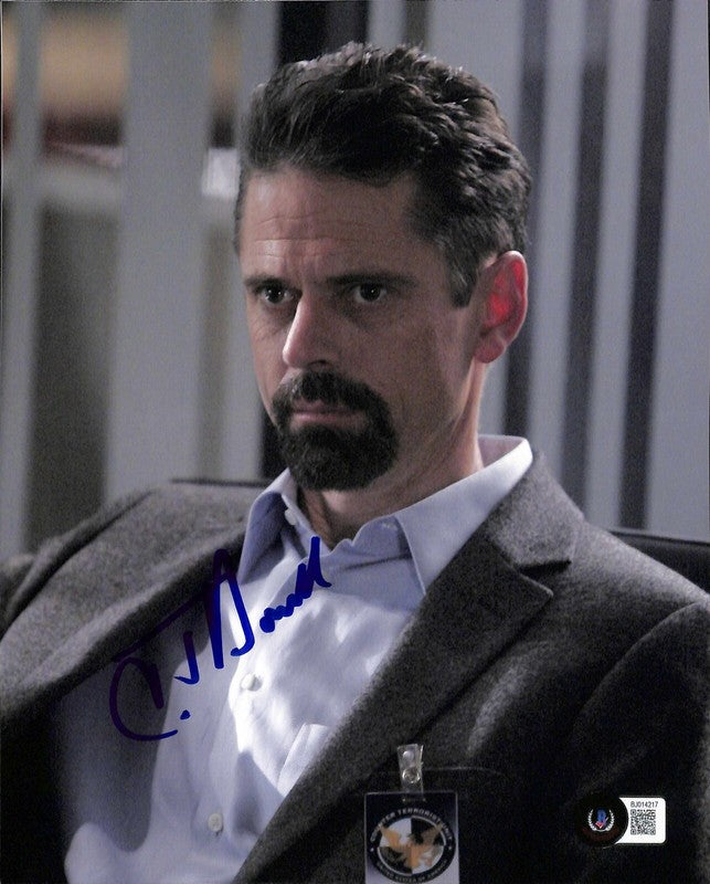 C. Thomas Howell 24 Signed 8x10 Photograph BECKETT (Grad Collection)0