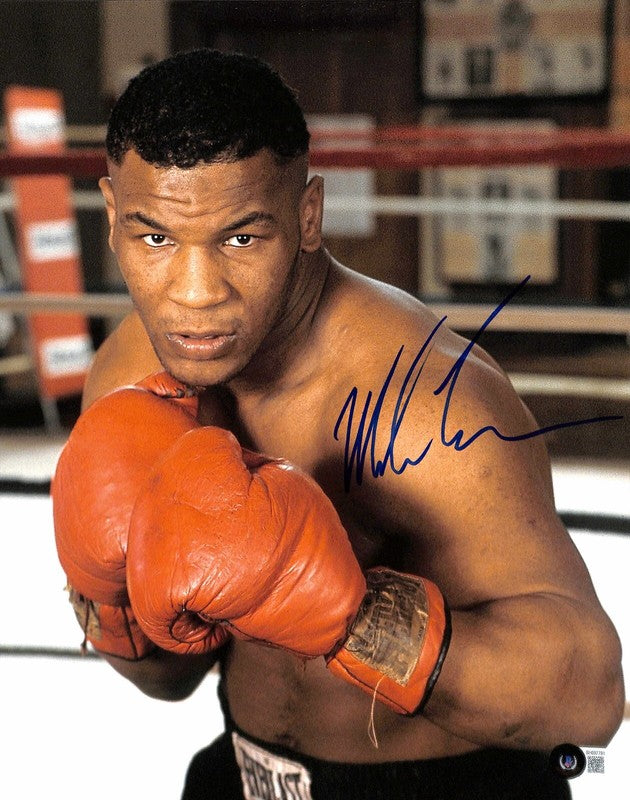Mike Tyson Signed 11x14 Photograph BECKETT (GRAD COLLECTION)0