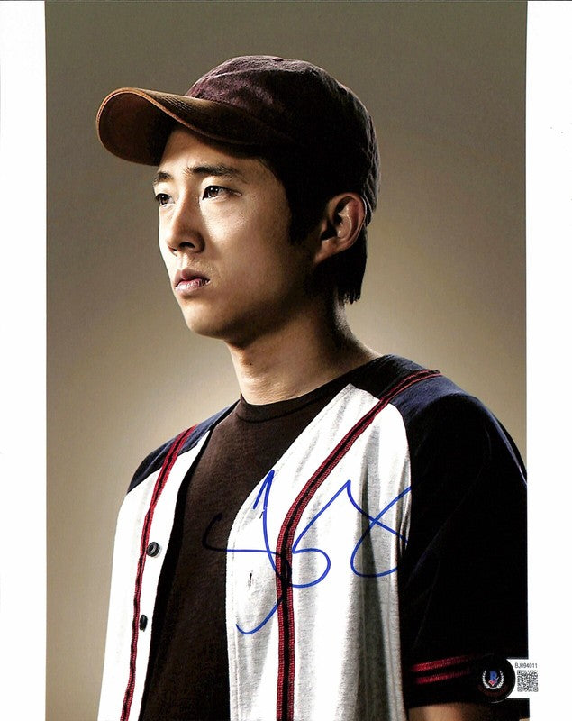 Steven Yeun The Walking Dead Signed 8x10 BECKETT (Grad Collection)0