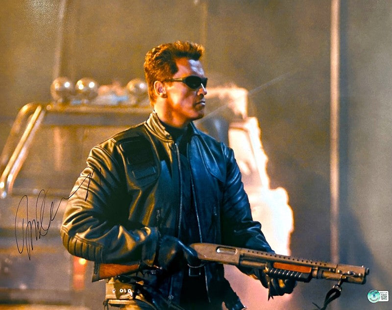 Arnold Schwarzenegger Terminator Signed 16x20 Photo BECKETT (Grad Collection)0