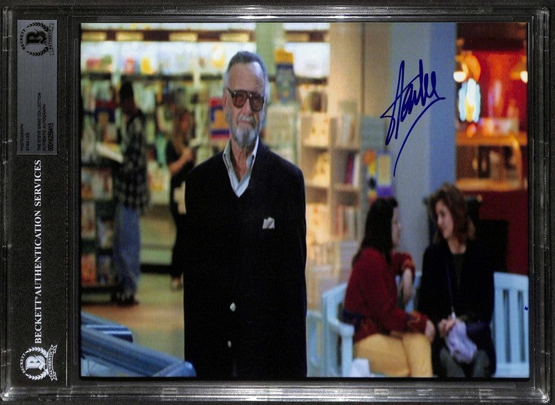 Comic Book Legend Stan Lee RARE Mallrats Cameo Signed 8x10 Photograph BECKETT0