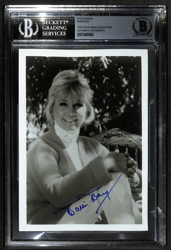 Doris Day Signed 5x7 Black & White Photo BECKETT Legendary Hollywood Star0