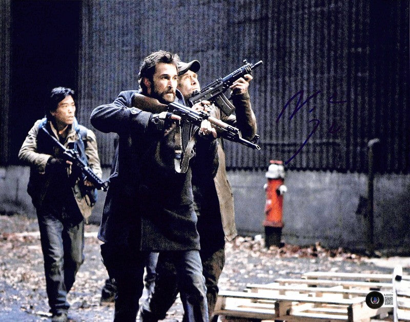 Noah Wyle Falling Skies Signed 11x14 Photograph BECKETT (Grad Collection)0