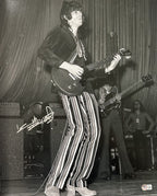 Keith Richards Rolling Stone Signed 16x20 Photograph BECKETT Grad Collection0