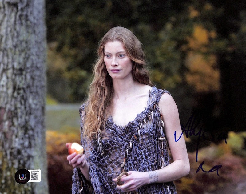 Alyssa Sutherland Vikings Signed 8x10 Photograph BECKETT (Grad Collection)0