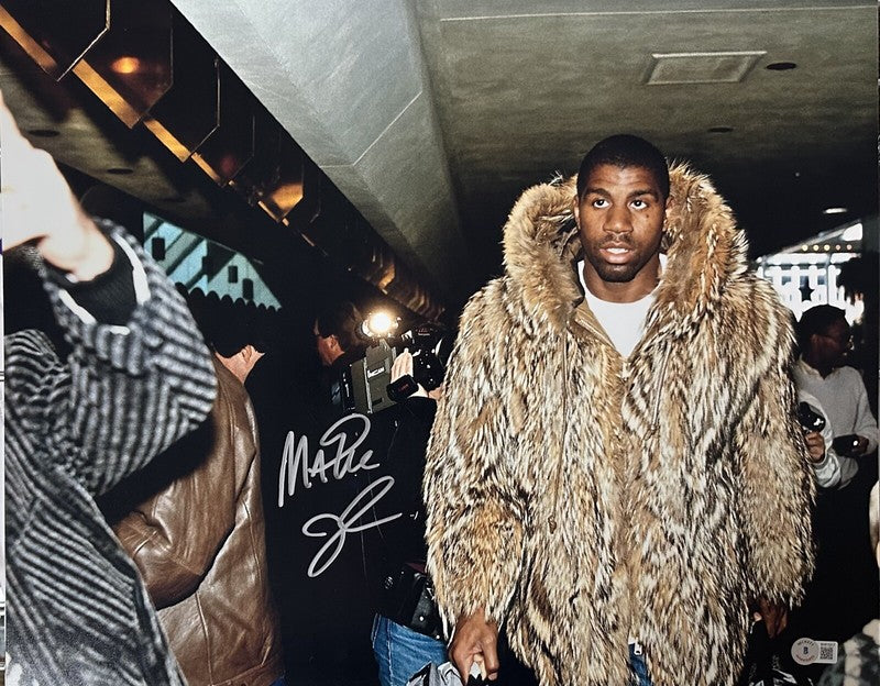 Magic Johnson  LA Lakers Signed 16x20 Photo BECKETT (Grad Collection)0