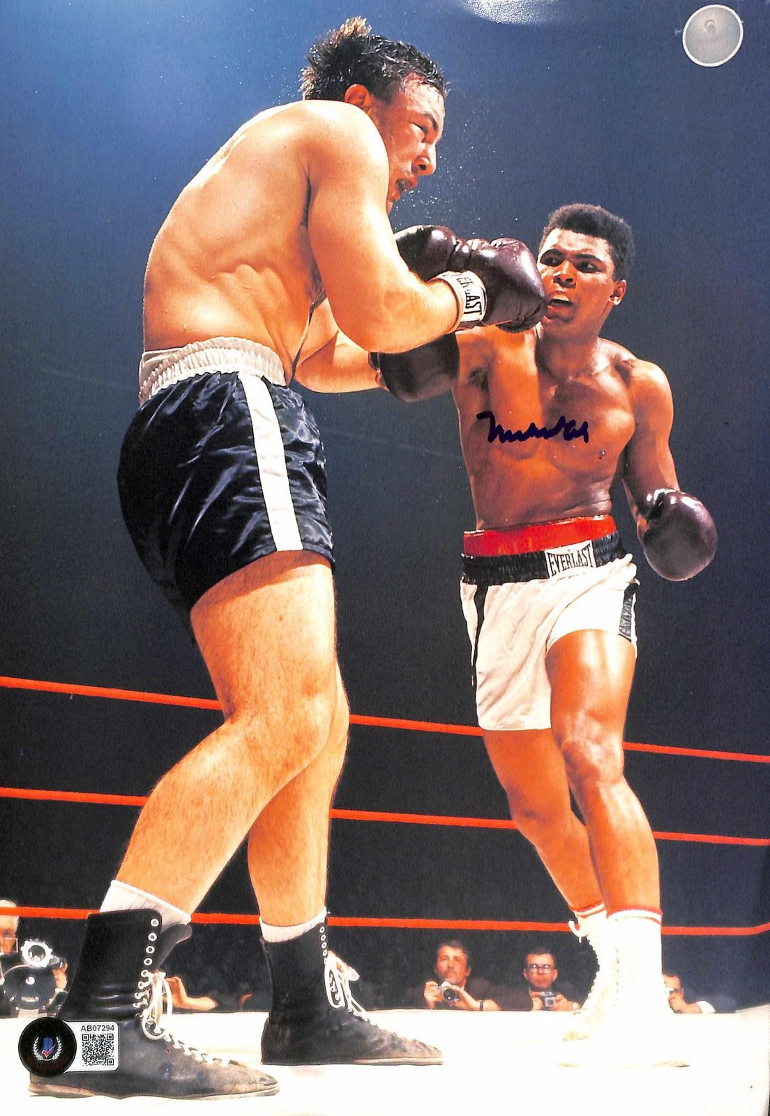 Muhammad Ali Signed Magazine Photo Versus Chuvallo Beckett AUTO 100