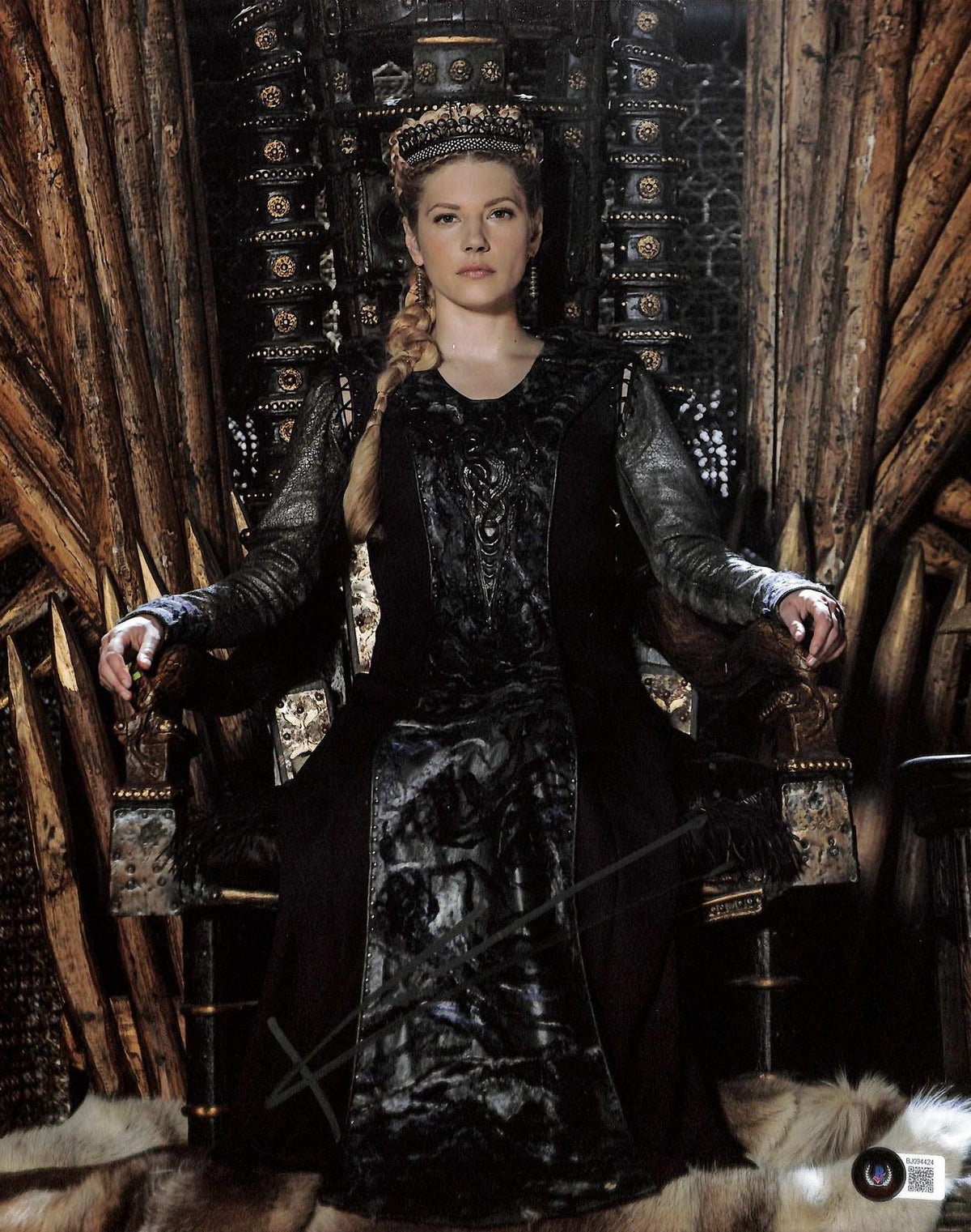 Katheryn Winnick Signed Vikings 11x14 Photo BECKETT0