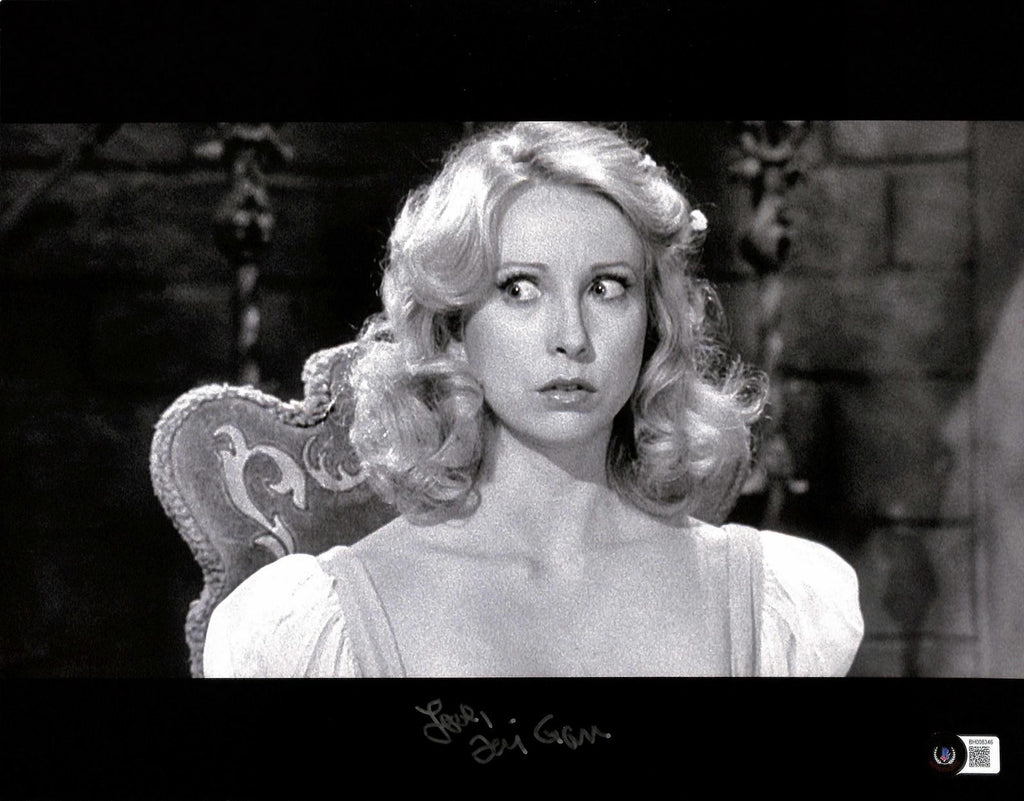 Teri Garr Signed Black-and-White 11x14 Photo BECKETT0