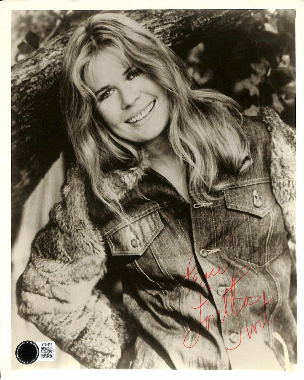 Loretta Swit Signed Photo 8x10 Inscribed "Peace" Beckett Authenticated0