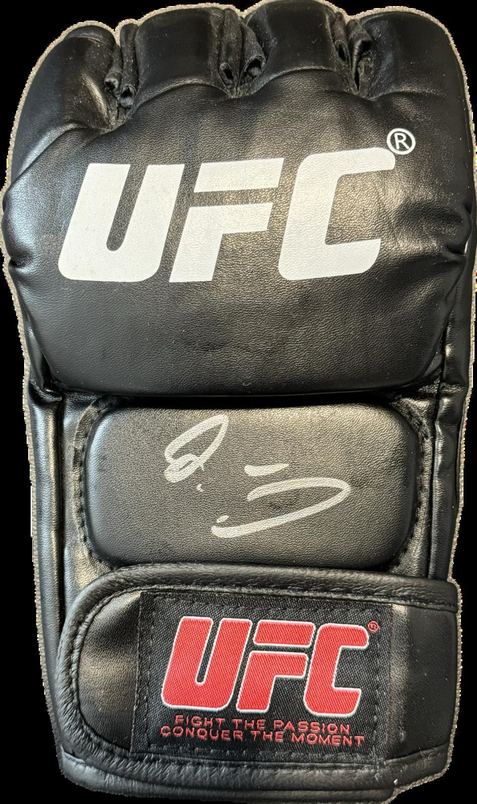 Dana White Signed UFC Glove Beckett Authenticated0