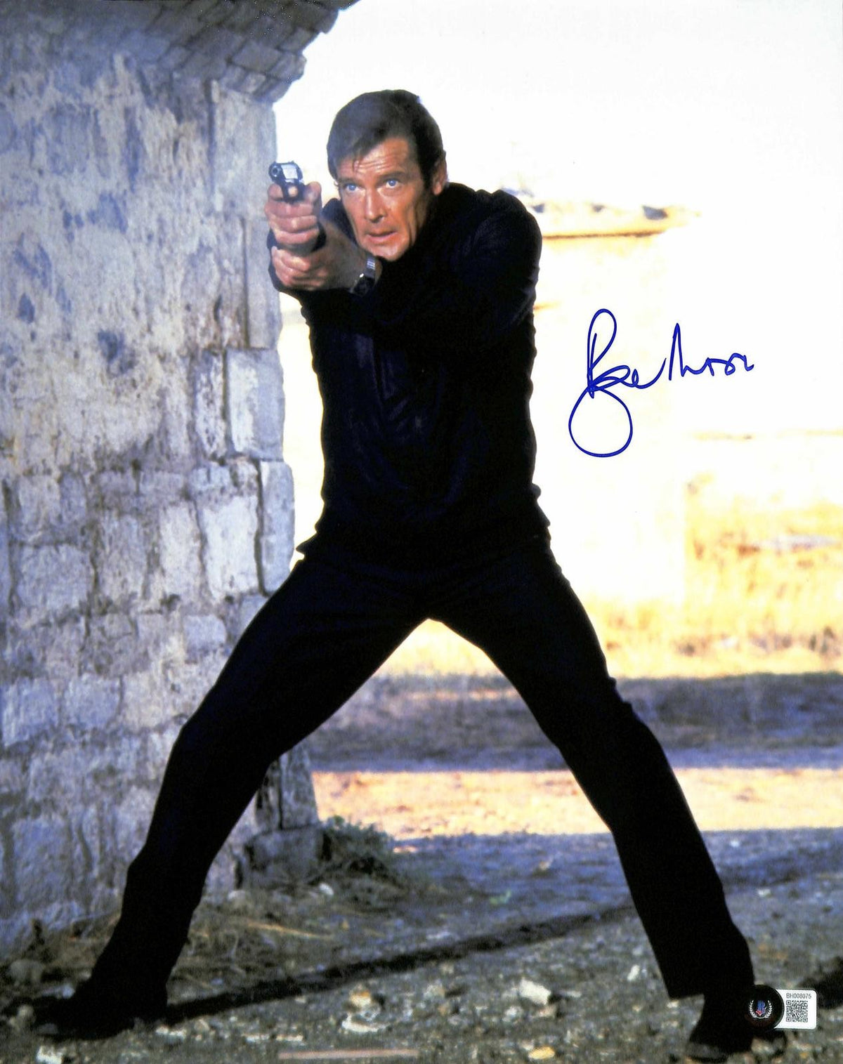 Roger Moore James Bond Signed 11x14 Photograph BECKETT0