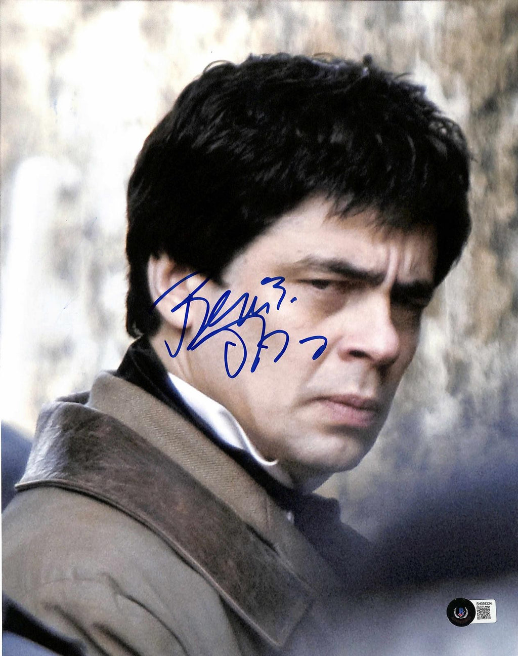 Benicio Del Toro Wolfman Signed 11x14 Photograph BECKETT0