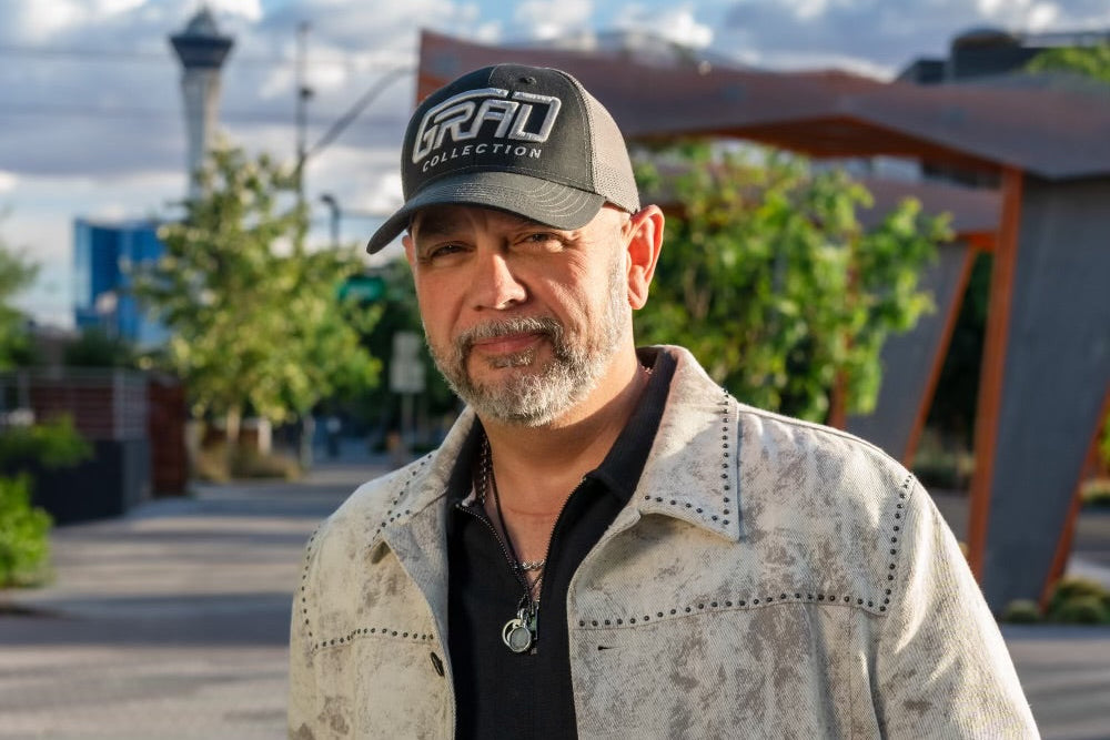 Steve Grad professional autograph expert wearing Grad Collection hat in Las Vegas